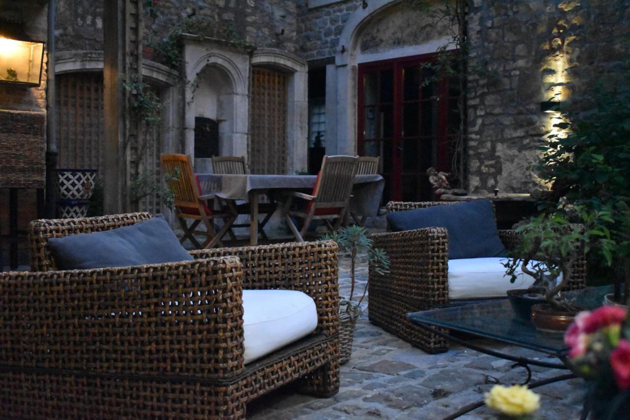 Le Relais De Saint Jacques Couette-café
